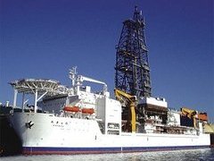 Корабль Chikyu, фото с сайта jamstec.go.jp Корабль Chikyu, фото с сайта jamstec.go.jp