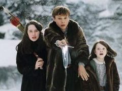 Кадр из фильма "Хроники Нарнии: Лев, колдунья и волшебный шкаф". Фото с сайта imdb.com Кадр из фильма "Хроники Нарнии: Лев, колдунья и волшебный шкаф". Фото с сайта imdb.com