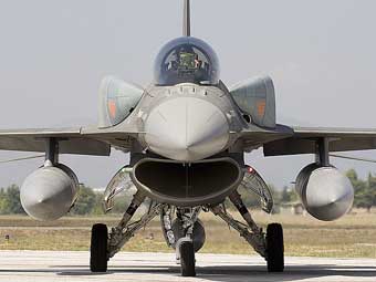  F-16.      airliners.net.