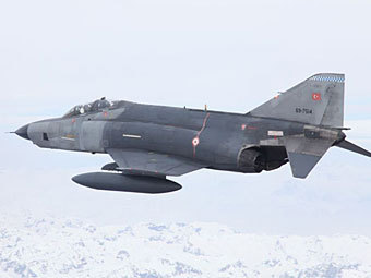 RF-4E.  -  