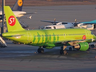  S7   --.    airliners.net