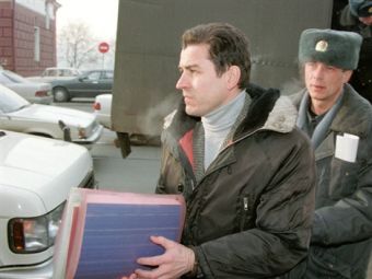    1999 .  ©AFP