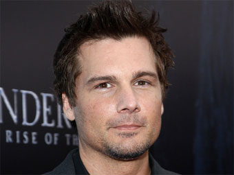  .  zimbio.com 